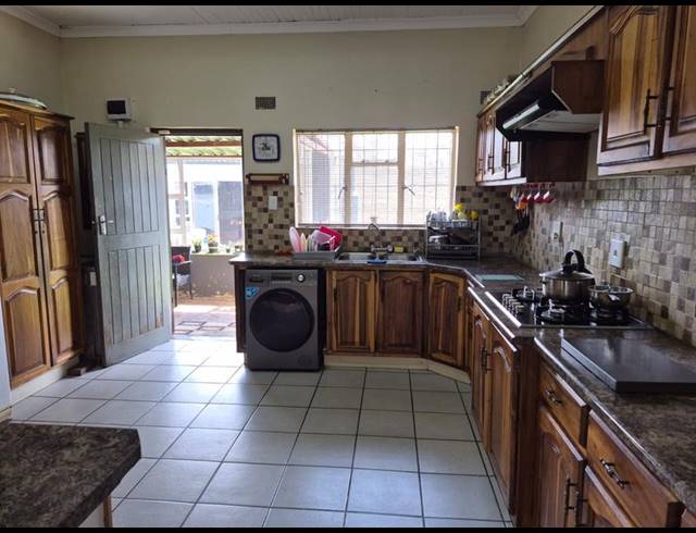 3 BEDROOM HOUSE FOR SALE IN BRENTHURST